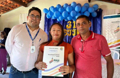 Interpi entrega títulos de terra para 96 famílias em Colônia do Piauí